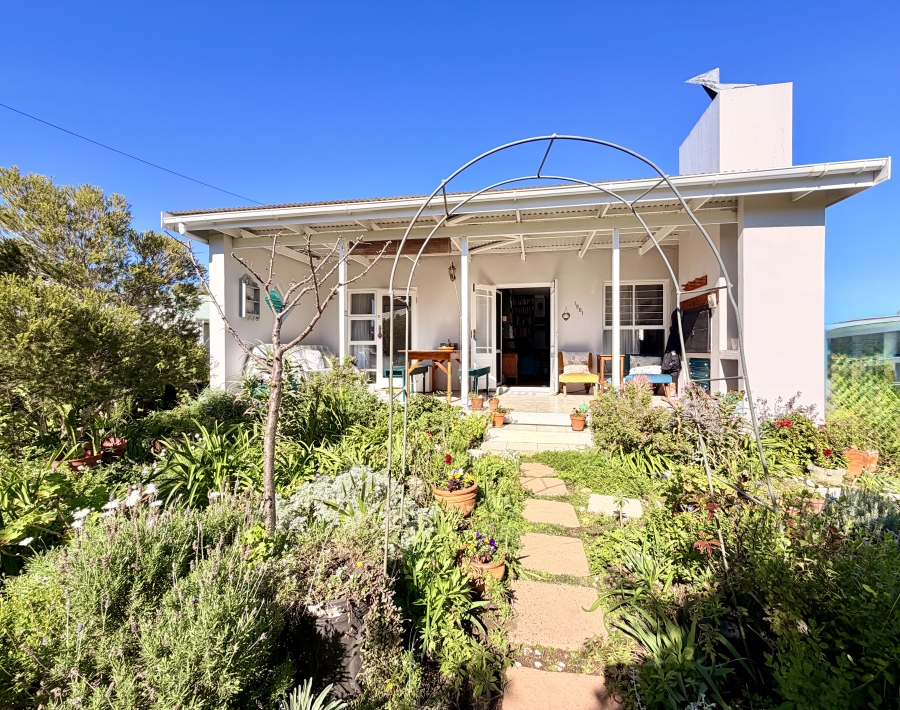 2 Bedroom Property for Sale in Sandbaai Western Cape